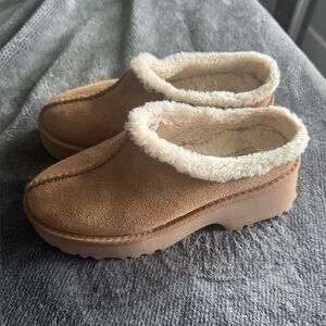 UGG New Heights Clog